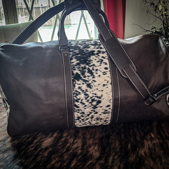 Cowhide Weekender - Picture 2 of 7